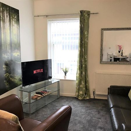 Restful 1-Bedroom Flat In St Helens St Helens  エクステリア 写真