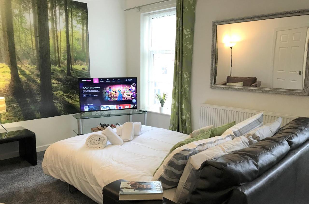 Restful 1-Bedroom Flat In St Helens St Helens  エクステリア 写真