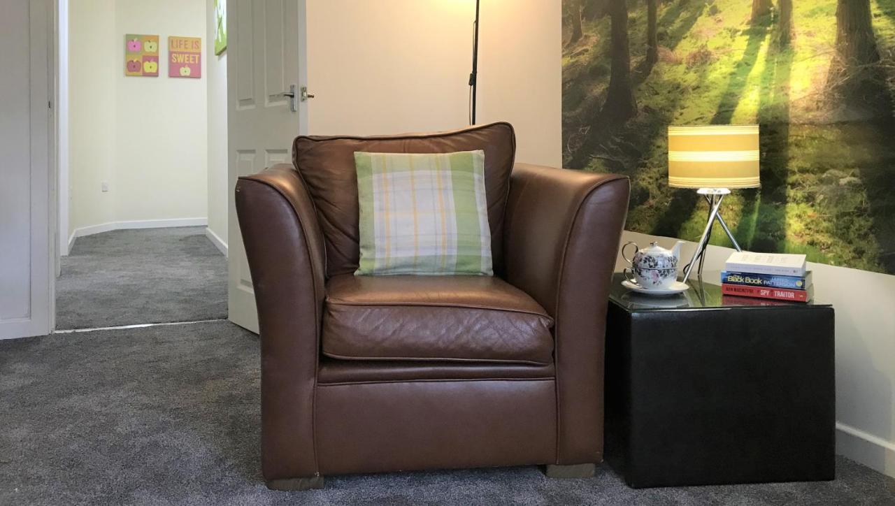 Restful 1-Bedroom Flat In St Helens St Helens  エクステリア 写真