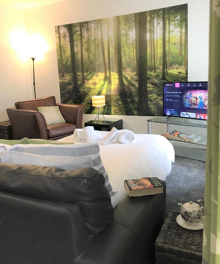 Restful 1-Bedroom Flat In St Helens St Helens  エクステリア 写真