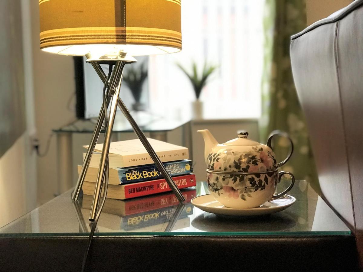 Restful 1-Bedroom Flat In St Helens St Helens  エクステリア 写真